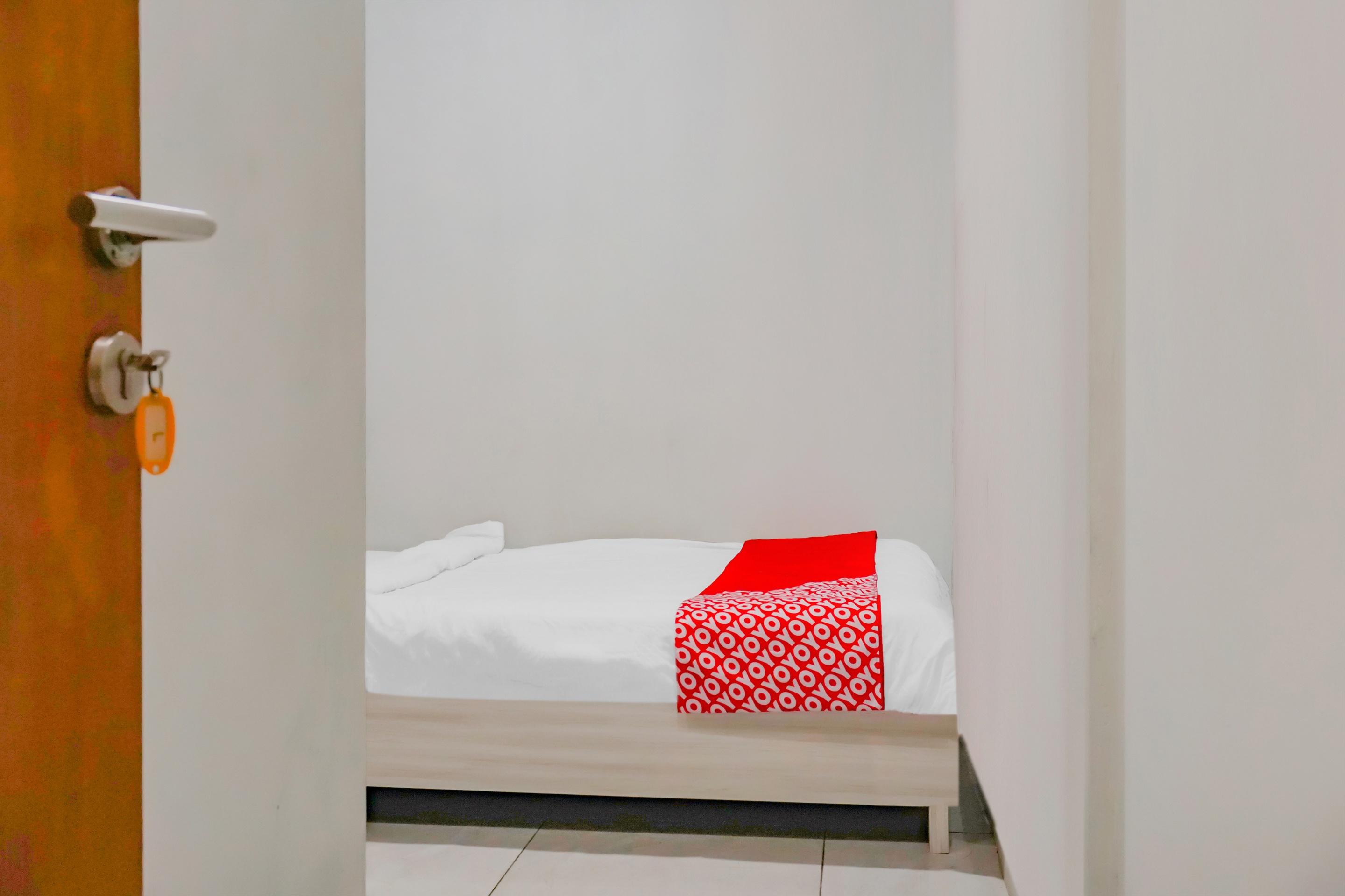 Reddoorz @ Limo Depok Hotel Exterior photo
