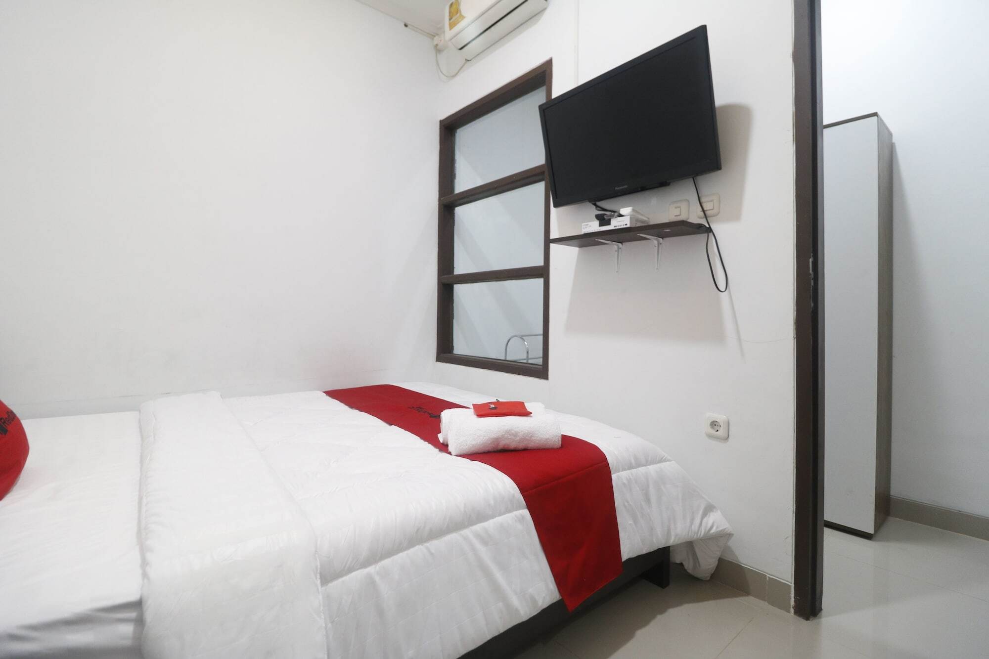 Reddoorz @ Limo Depok Hotel Exterior photo